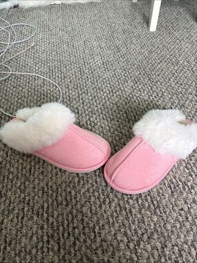 Cozy Pink Faux-Fur Lined Women's Slippers